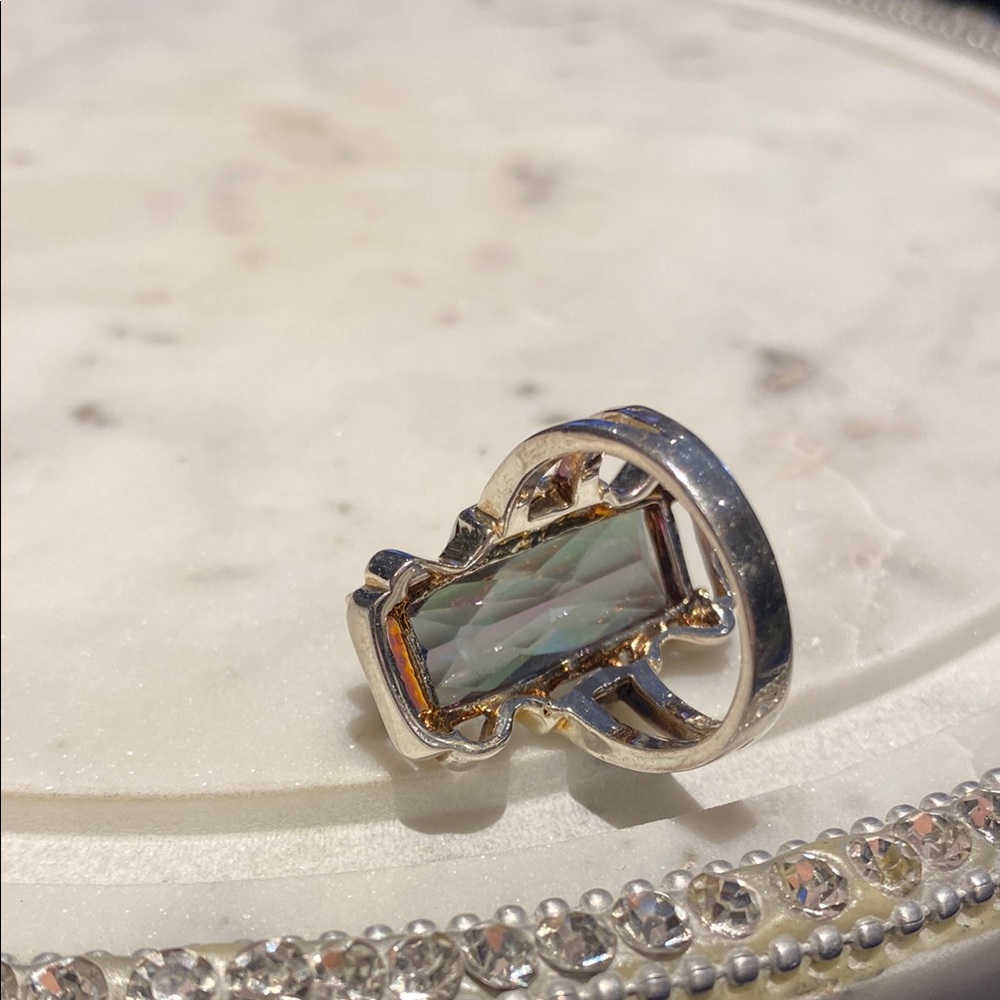Elegant Sterling Silver and Iridescent Stone Ring - Picture 4 of 11